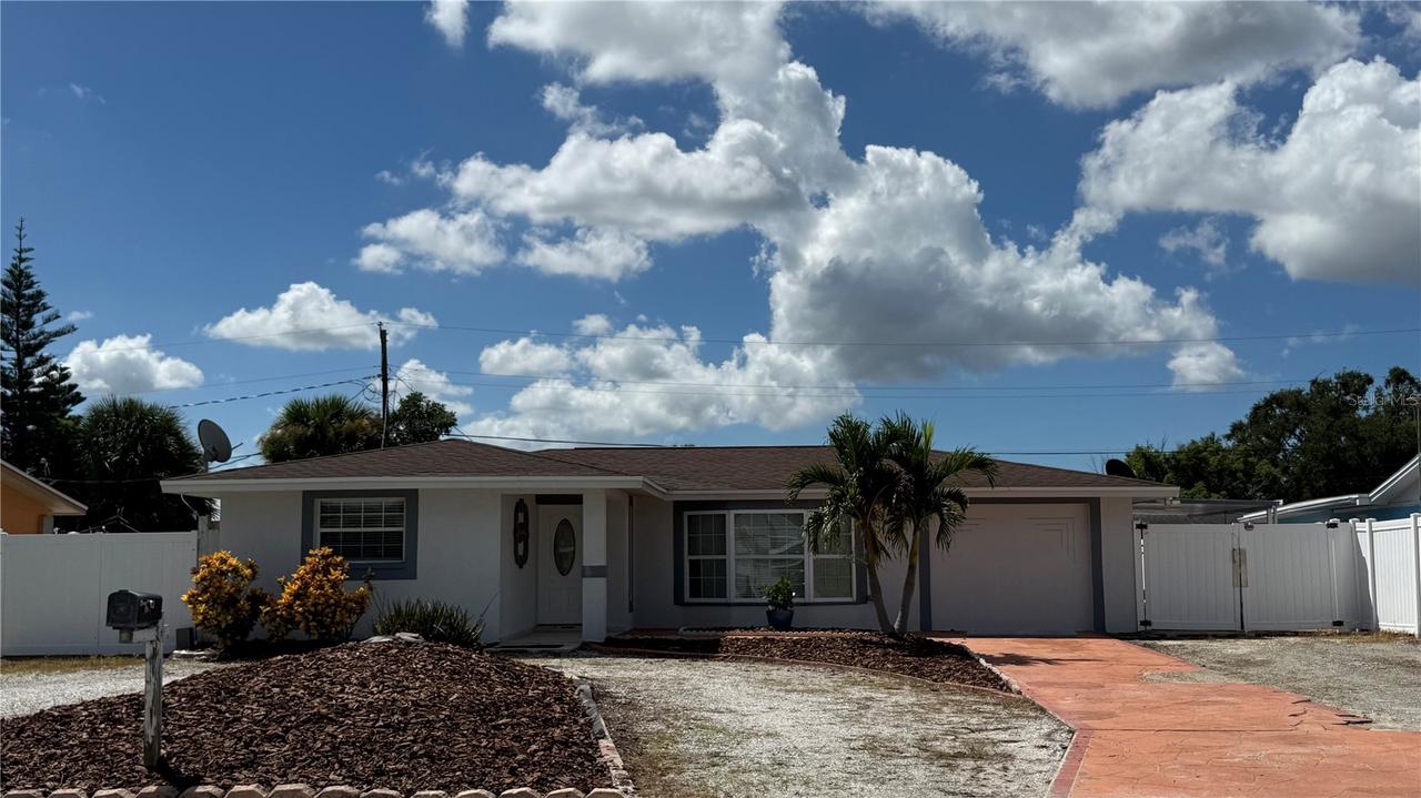 3100 Lake Ridge Dr., Sarasota, FL 34237