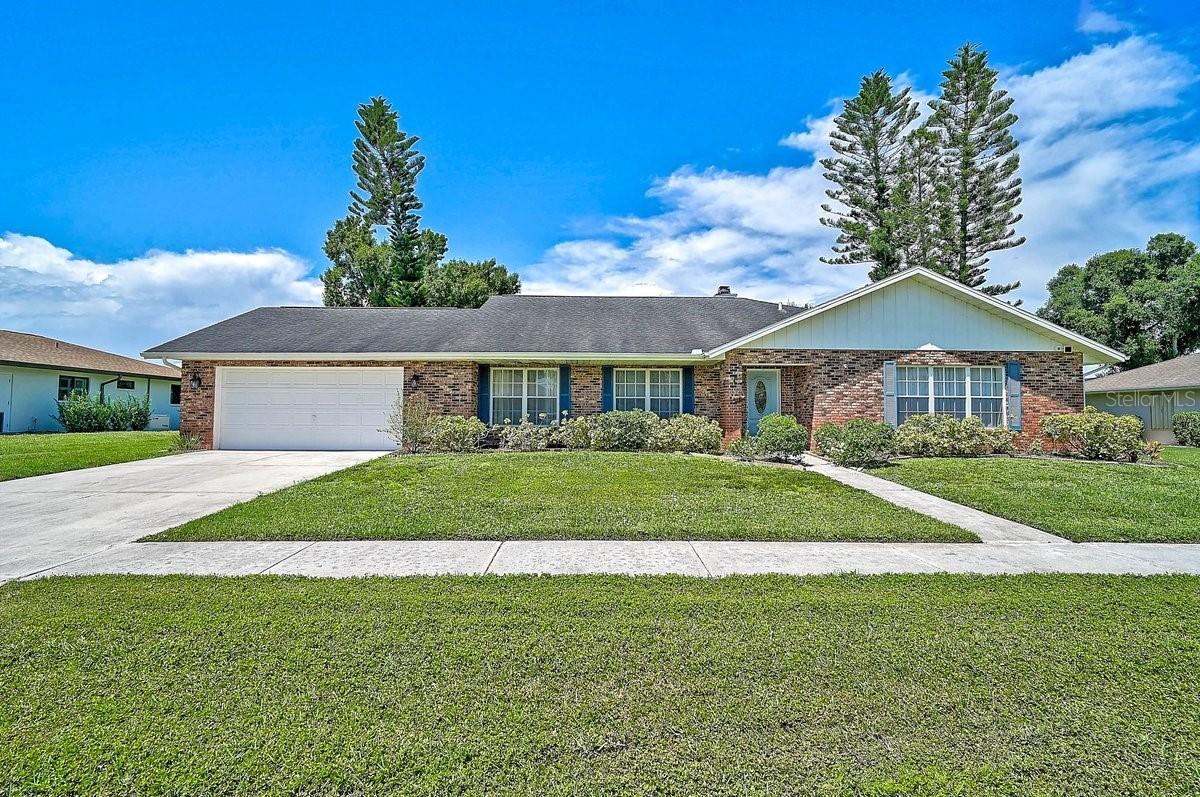 1113 Derian Pl., Nokomis, FL 34275