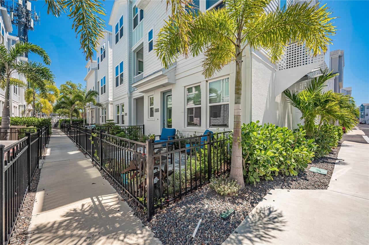 2400 Ezzell Ct., Sarasota, FL 34237