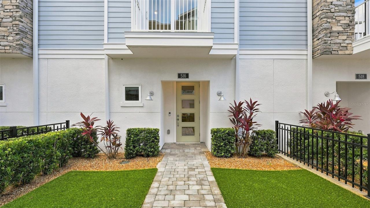 516 Laurel Park Dr., Sarasota, FL 34236