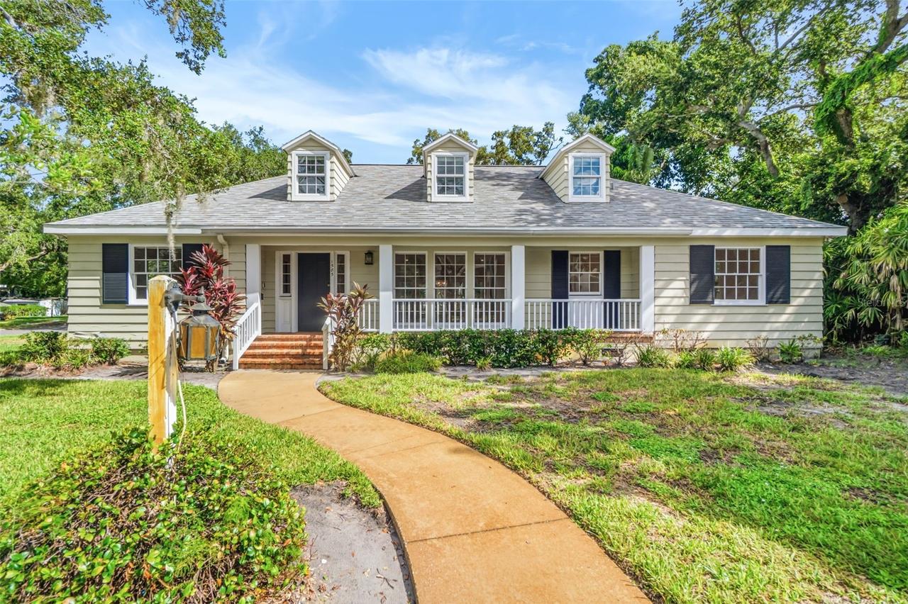 1585 South Dr., Sarasota, FL 34239