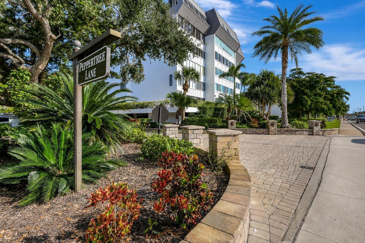 1200 E Peppertree Ln. #505, Sarasota, FL 34242