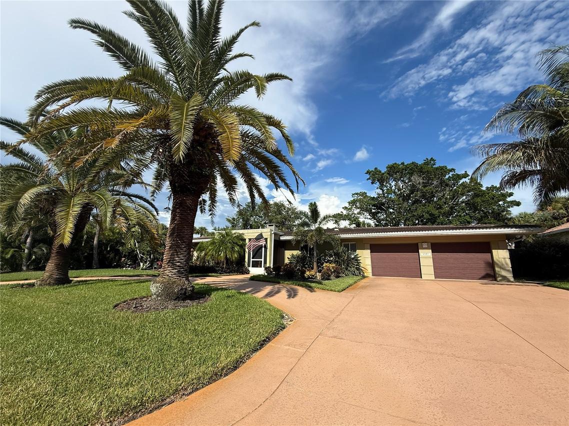 5541 Cape Aqua Dr., Sarasota, FL 34242