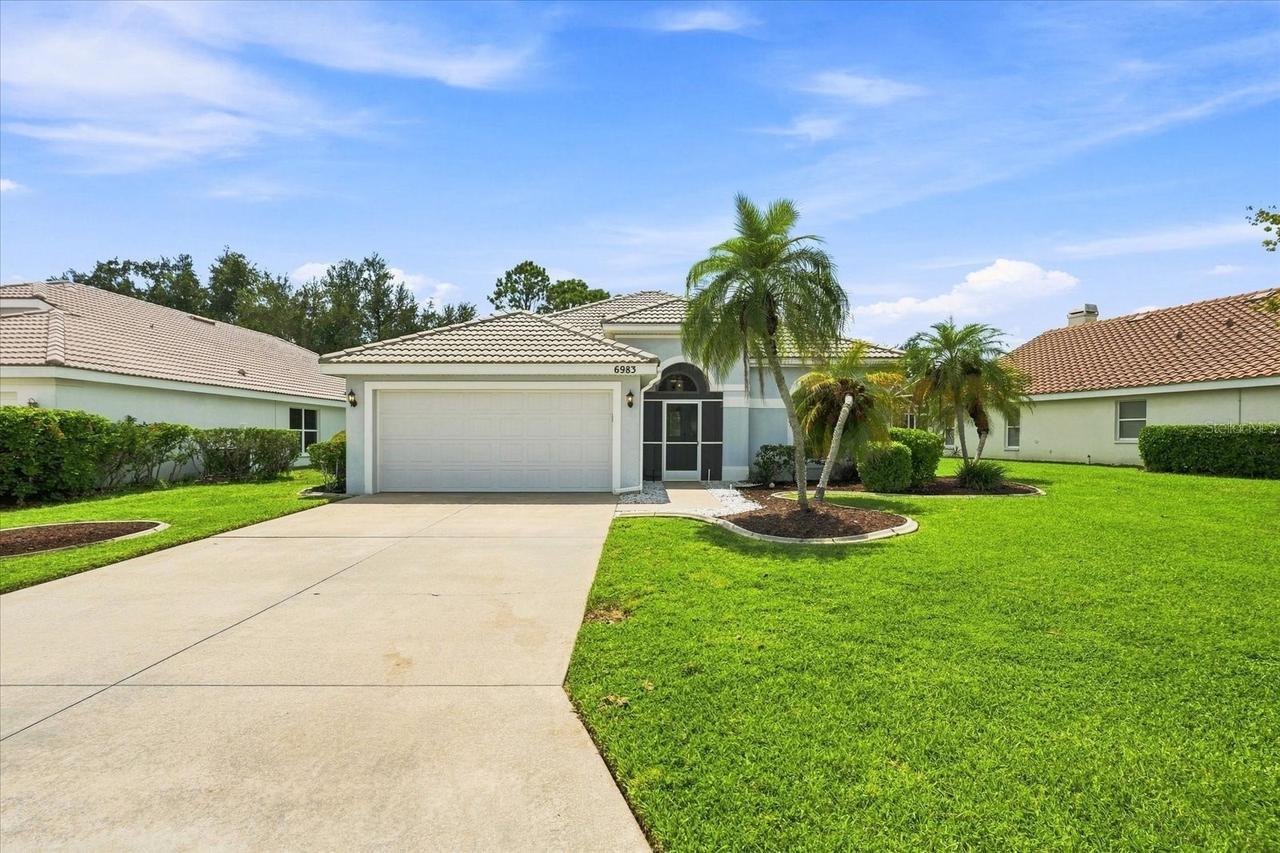 6983 Superior Street Cir., Sarasota, FL 34243