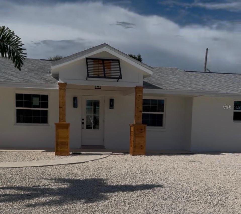 609 Foxworth Ln., Holmes Beach, FL 34217