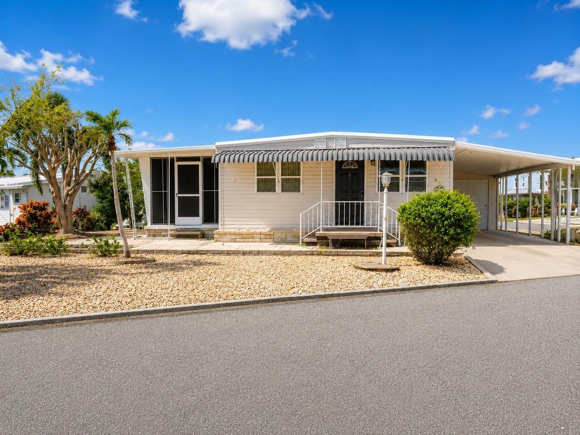 6620 Connecticut St., Bradenton, FL 34207
