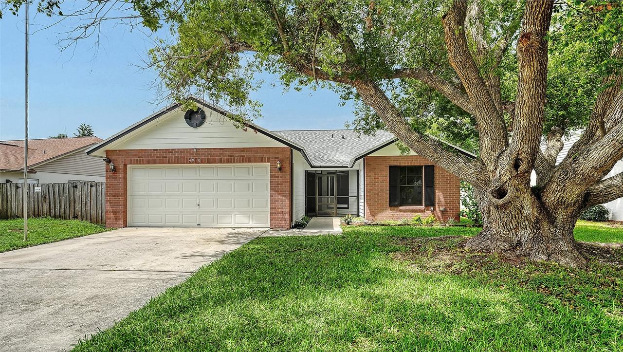 4910 6th Ave., Bradenton, FL 34208