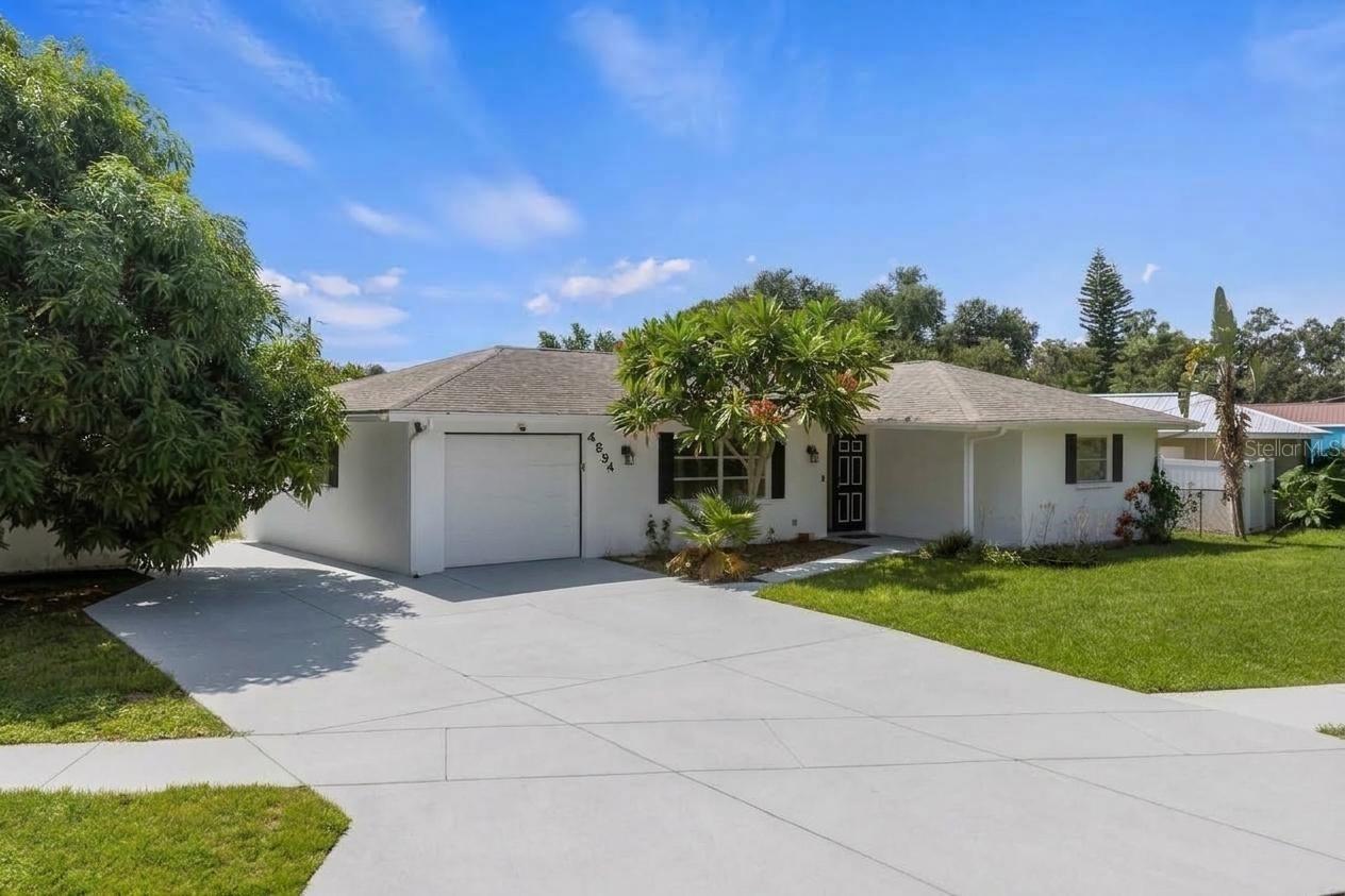 4594 Parnell Dr., Sarasota, FL 34232