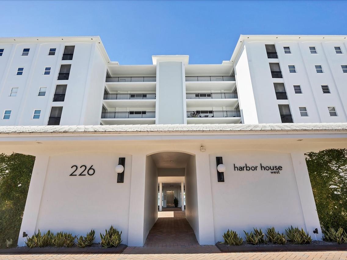 226 Golden Gate Point #44, Sarasota, FL 34236