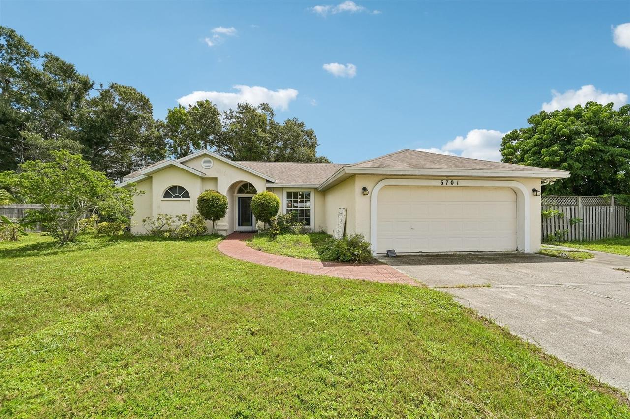 6701 3rd St., Bradenton, FL 34207