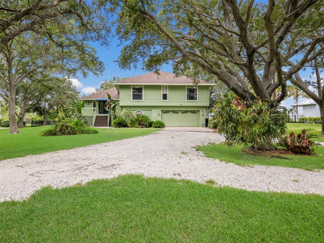 918 99th St., Bradenton, FL 34209