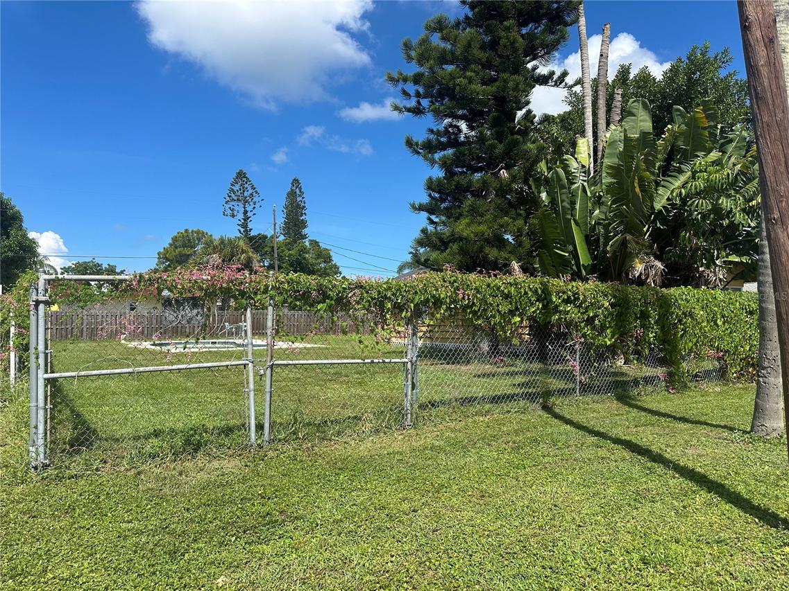 3928 S East Ave., Sarasota, FL 34231