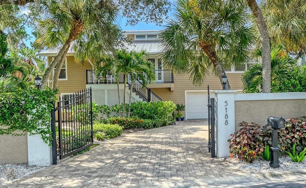 5188 Siesta Woods Dr., Sarasota, FL 34242