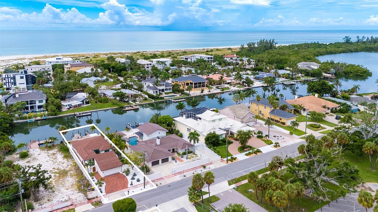 556 N Washington Dr., Sarasota, FL 34236