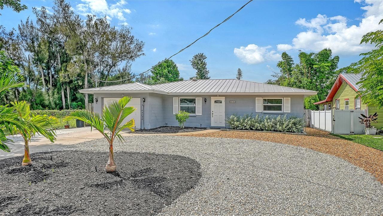 4090 Groveland Ave., Sarasota, FL 34231