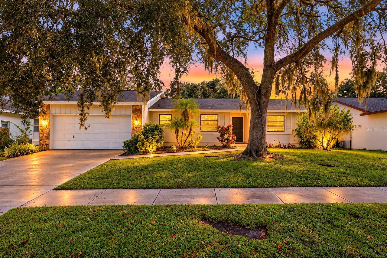 2475 Wood Oak Dr., Sarasota, FL 34232