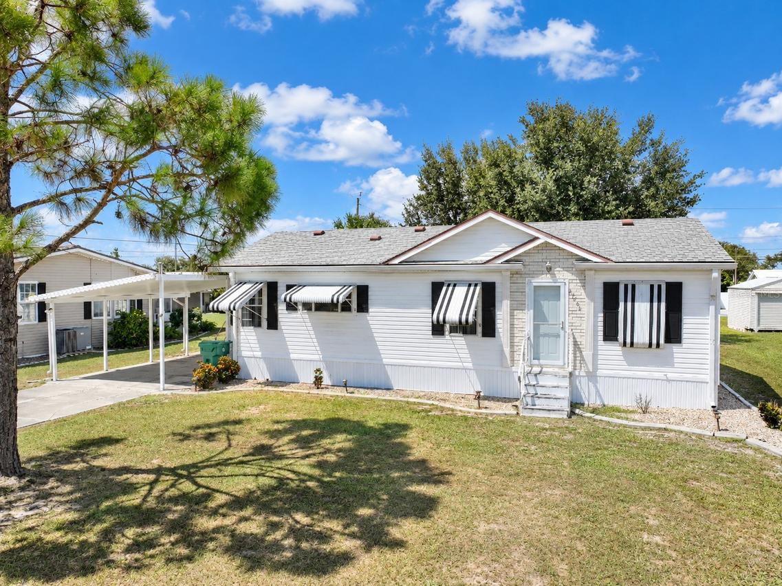 29206 Crawford Ave., Punta Gorda, FL 33982