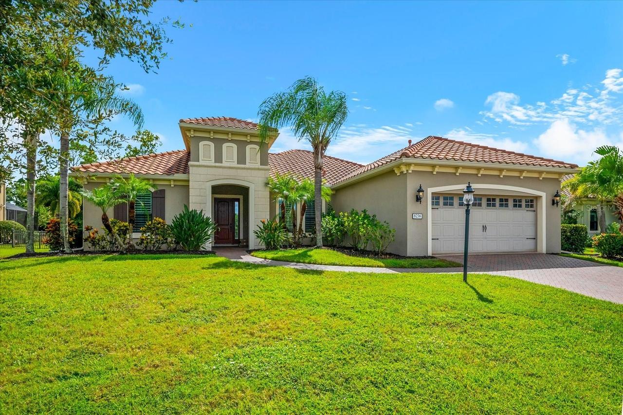 8256 Larkspur Cir., Sarasota, FL 34241