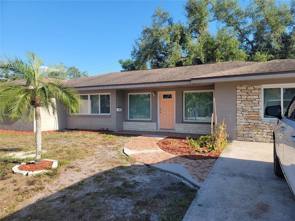 516 1st Ave., Bradenton, FL 34208