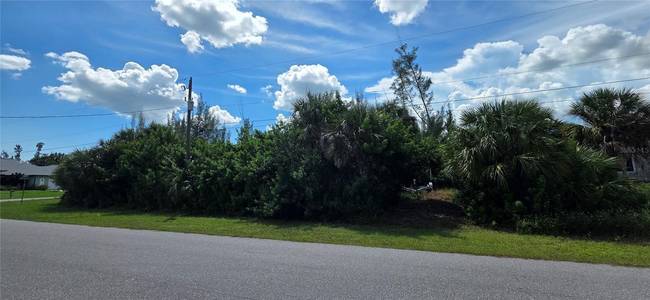 10483 Sunbury Dr., Port Charlotte, FL 33981