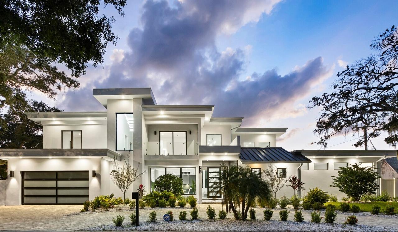 2089 Arlington St., Sarasota, FL 34239