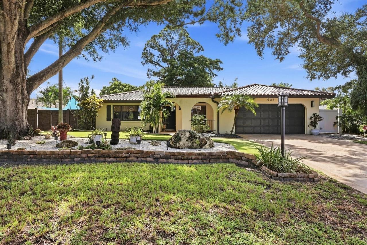 624 Saint Andrews Dr., Sarasota, FL 34243