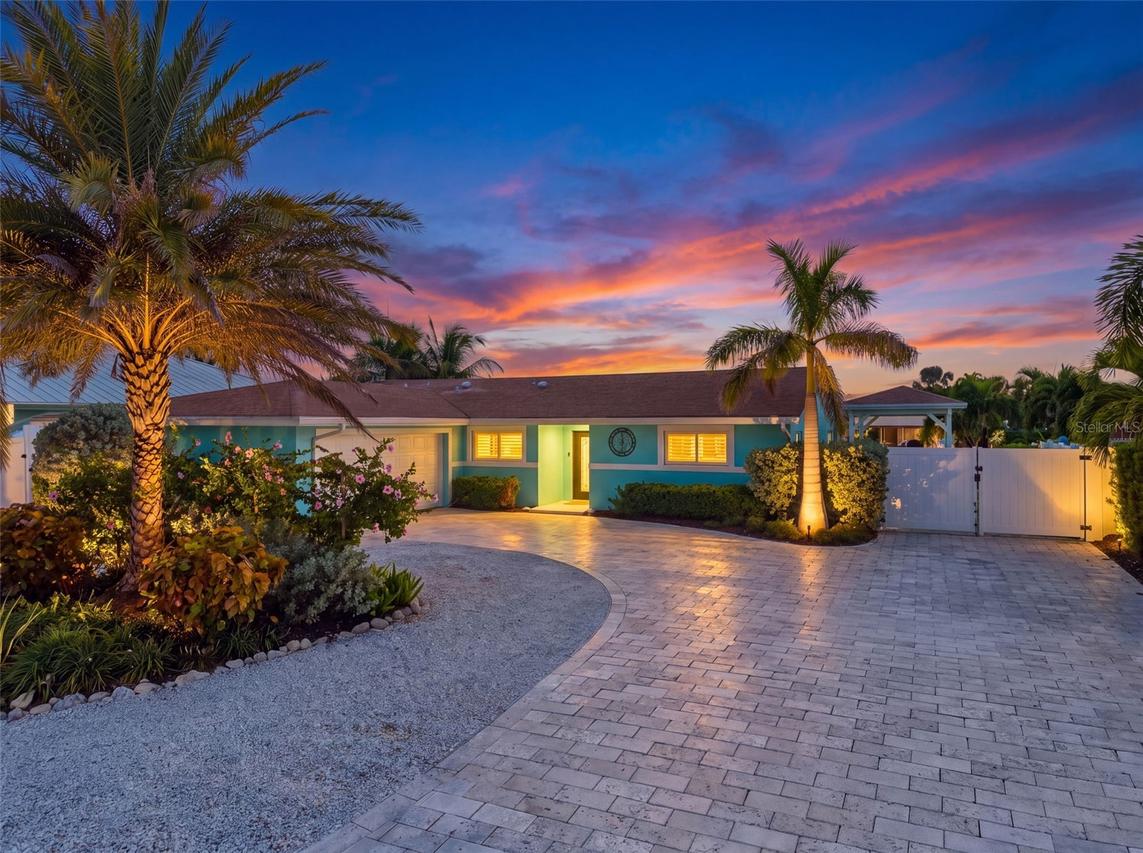 3708 Royal Palm Dr., Bradenton, FL 34210