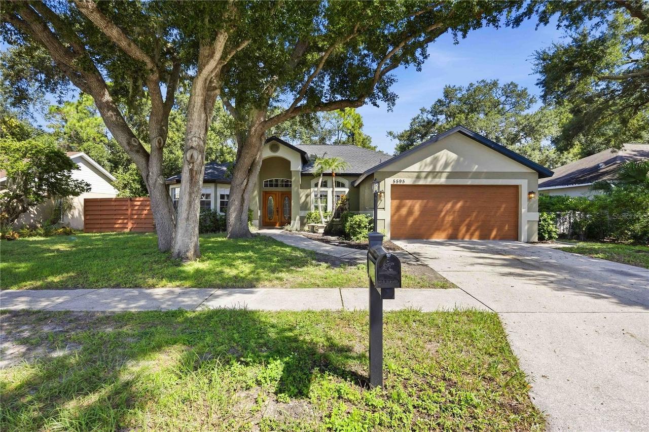5595 Bent Oak Dr., Sarasota, FL 34232