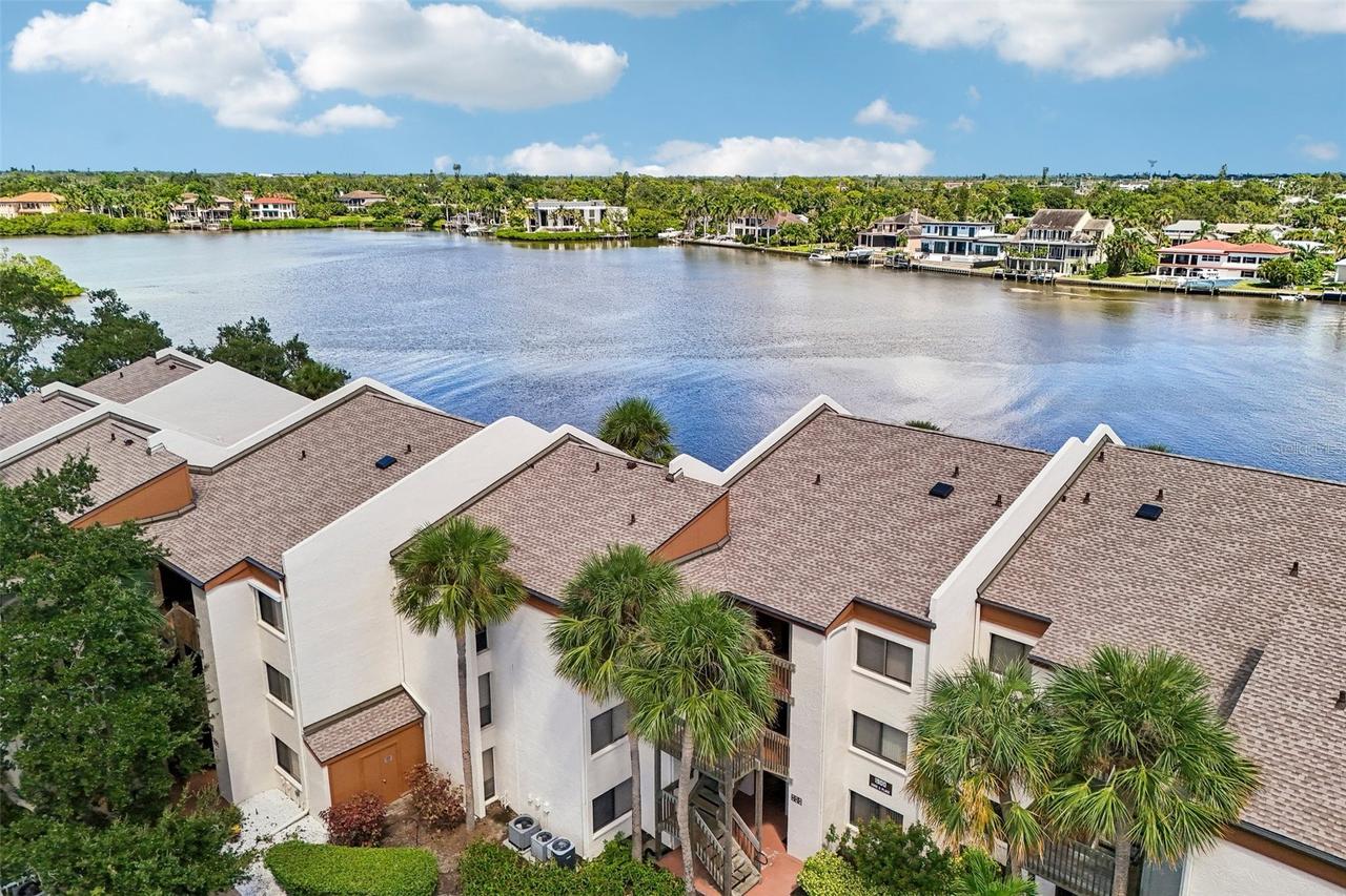 1900 Cove Ii Pl. #122, Sarasota, FL 34242