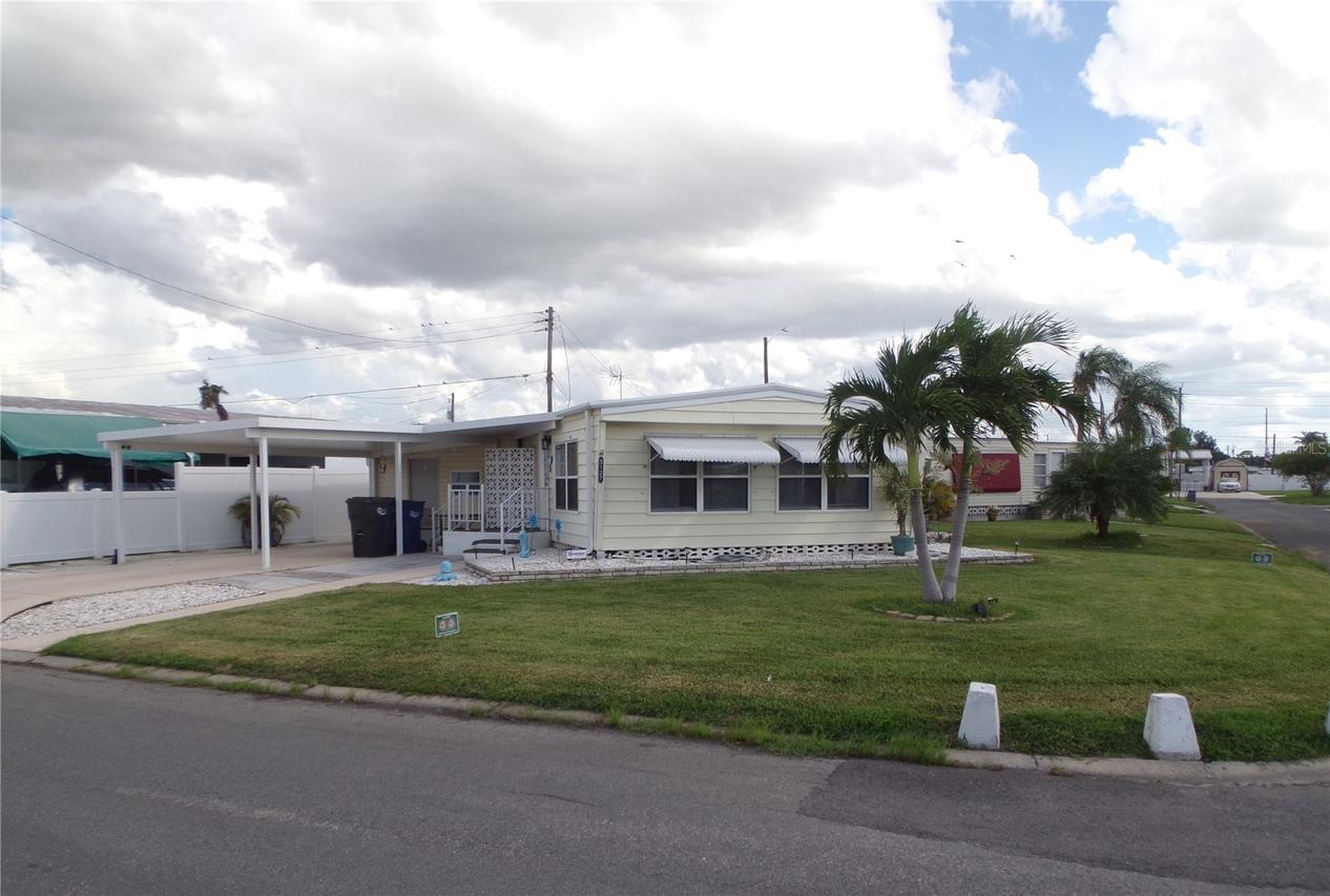 5127 8th St., Bradenton, FL 34207