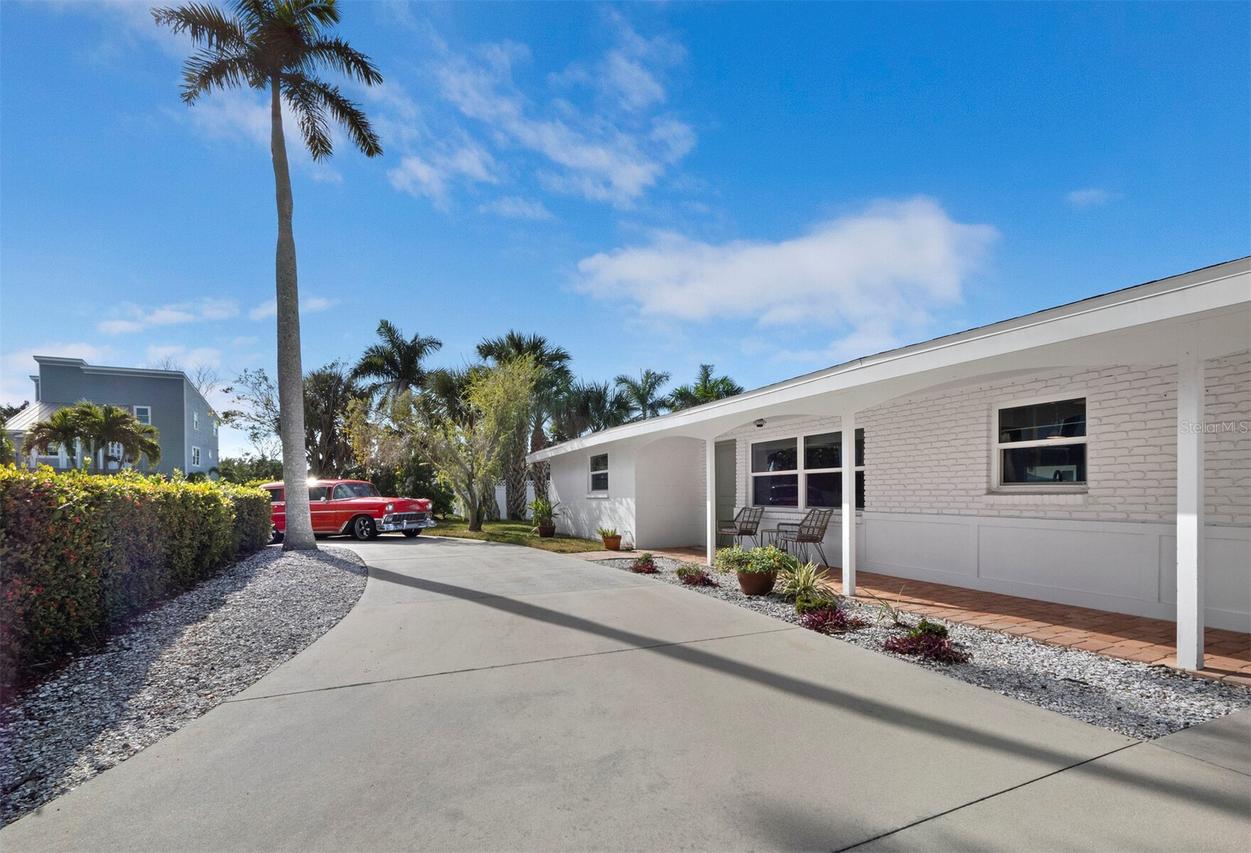 691 Tarawitt Dr., Longboat Key, FL 34228