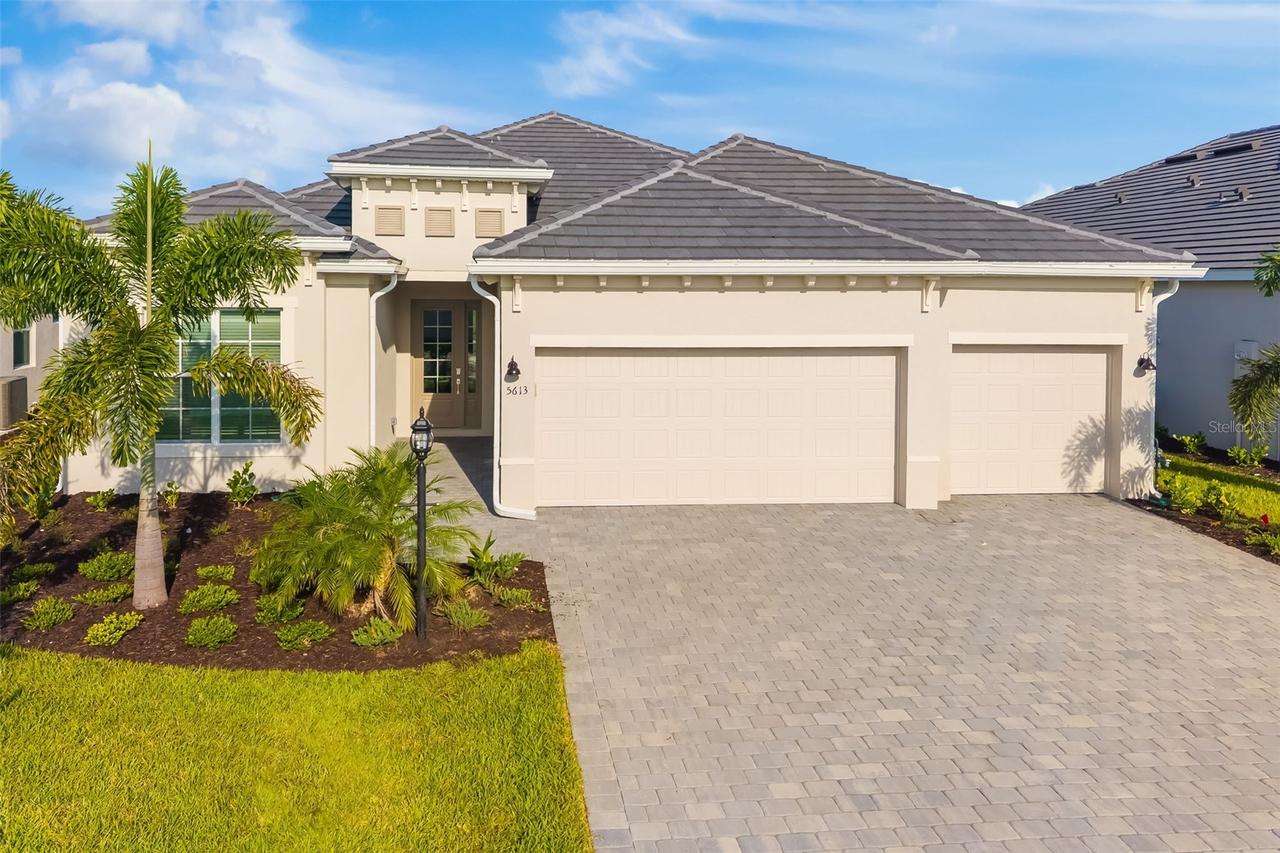 5613 Lightning Whelk Ln., Lakewood Ranch, FL 34211