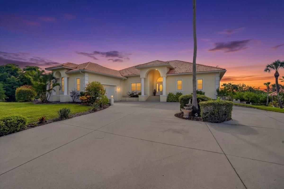 102 Brenda Ln., Nokomis, FL 34275