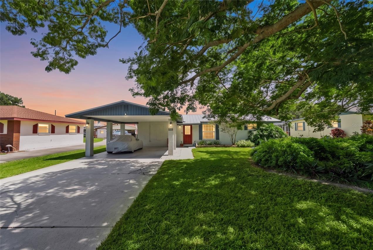 142 2nd Ave., Nokomis, FL 34275