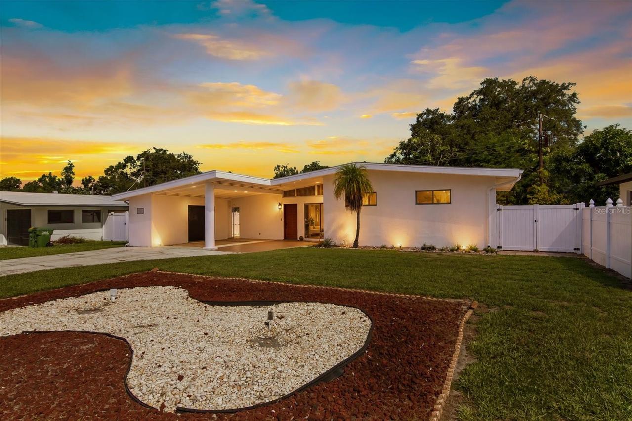 2921 Wood St., Sarasota, FL 34237
