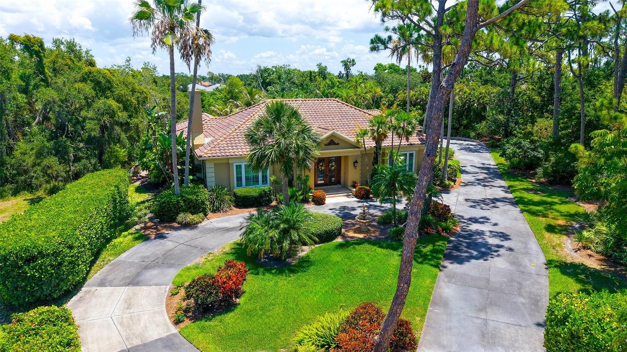 422 Blue Garden Ln., Osprey, FL 34229