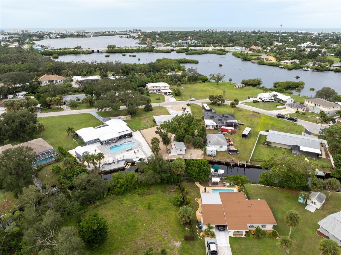 400 Dona Dr., Nokomis, FL 34275