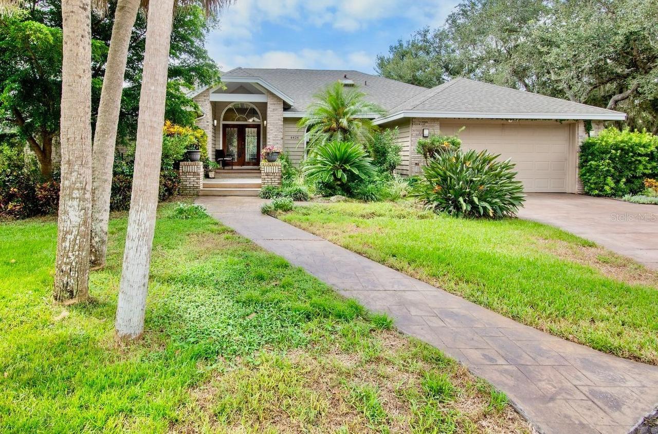4424 Friar Tuck Ln., Sarasota, FL 34232