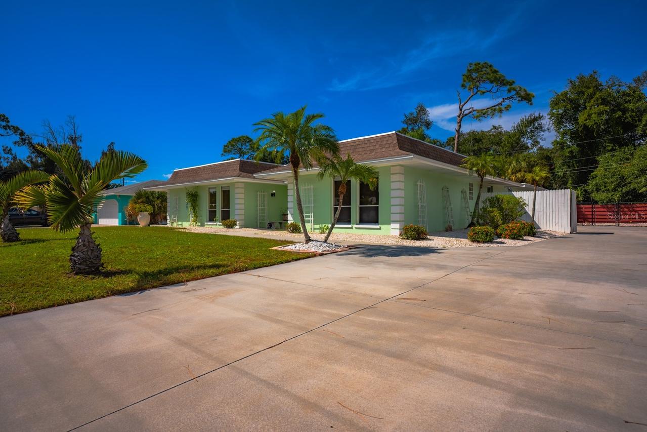 2339 Riverwood Pines Dr., Sarasota, FL 34231