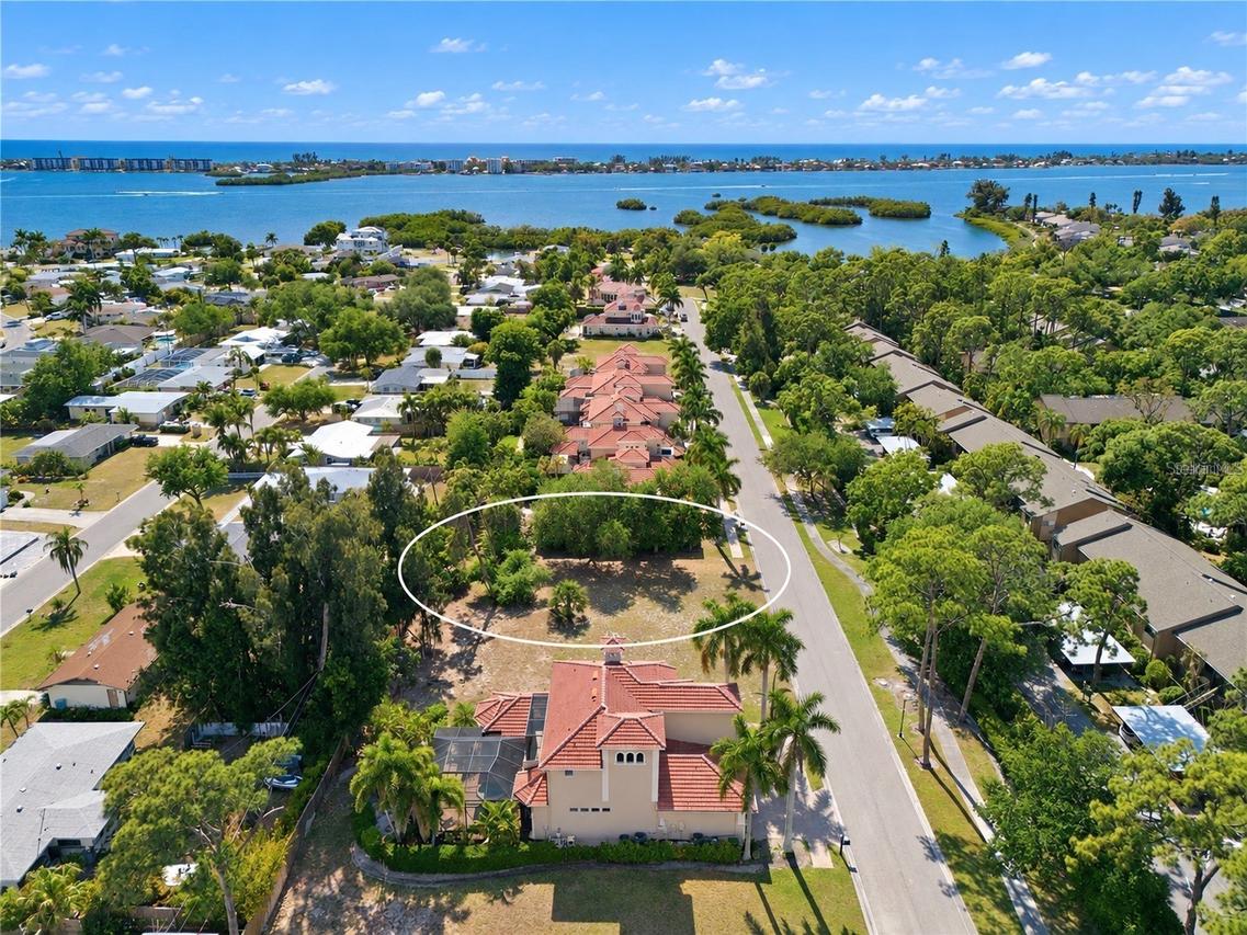 1740 Assisi Dr., Sarasota, FL 34231