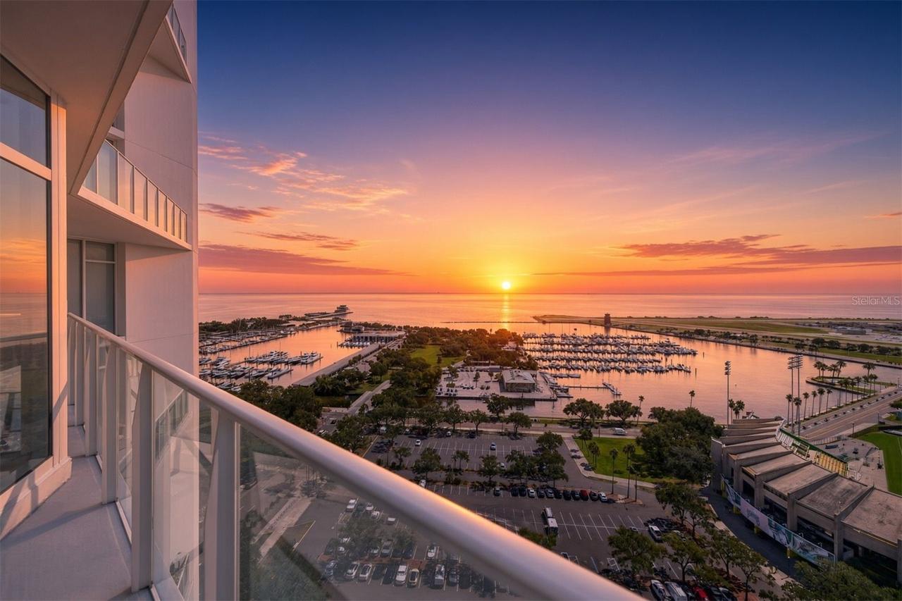 175 1st St. #2107, St Petersburg, FL 33701