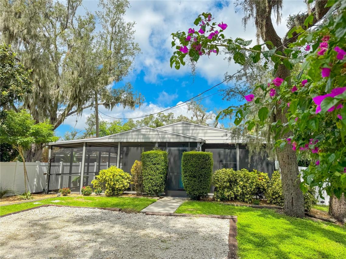 2751 72nd Avenue Dr., Sarasota, FL 34243