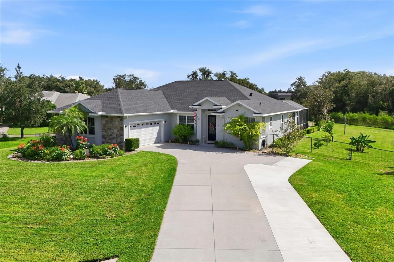 1753 Kingsdown Dr., Sarasota, FL 34240