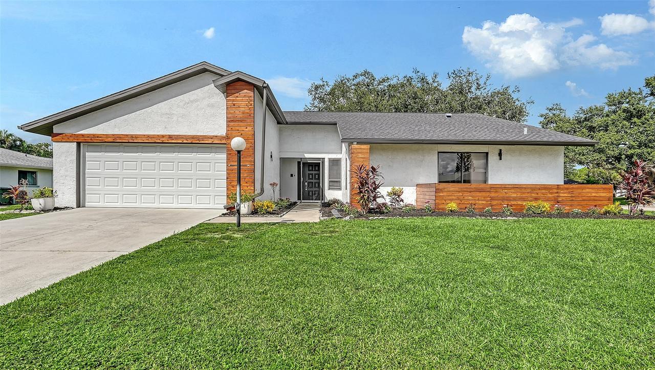 5744 Augusta Cir., Sarasota, FL 34238