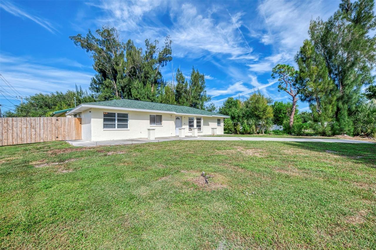 2000 Allen St., Englewood, FL 34223