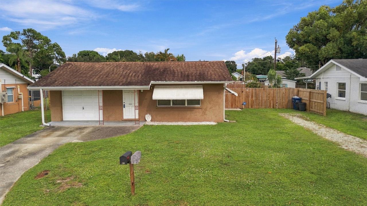 907 42nd St., Bradenton, FL 34205