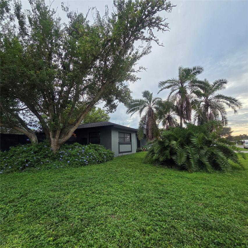1801 Mid Ocean Cir., Sarasota, FL 34239
