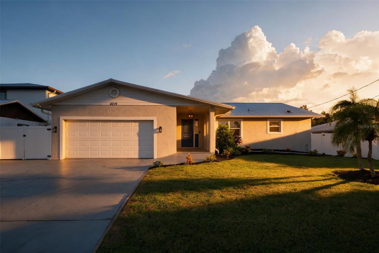 4219 2nd Ave., Bradenton, FL 34208