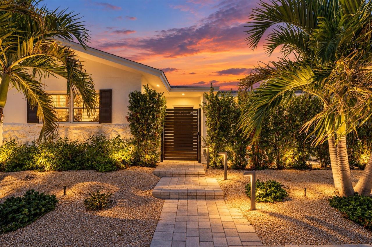 2482 Wisteria St., Sarasota, FL 34239