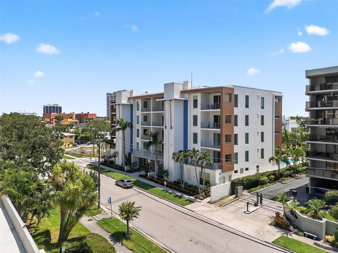 711 S Palm Ave. #302, Sarasota, FL 34236